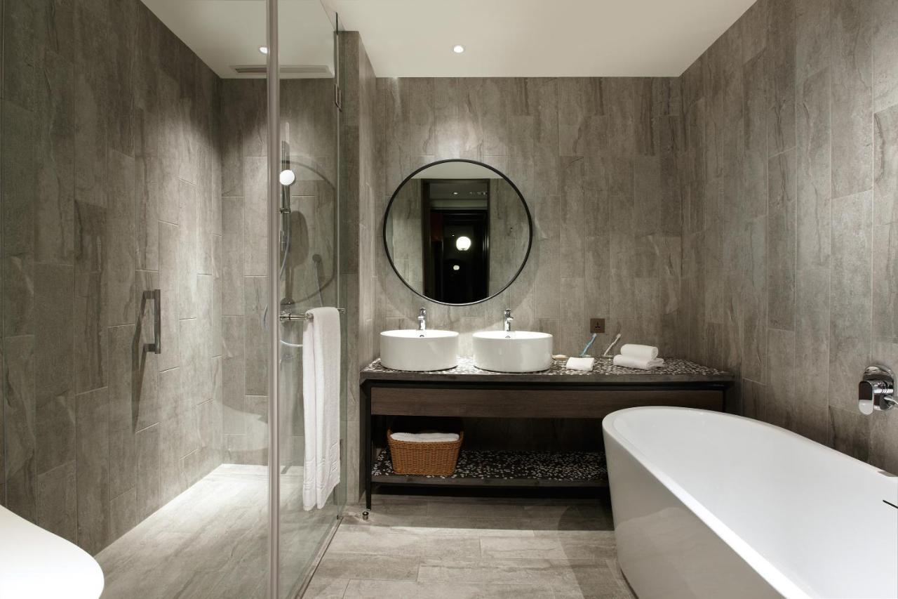 Cozzi Blu Hotell Zhongli Eksteriør bilde Bathroom